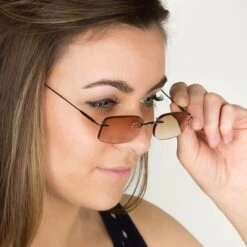 Lunettes Loupe X2 De Soleil Grossissantes VITAEASY - Dioptrie +2.0 - En étui Rigide Noir - Normes CE : UV 400 (8 -18) -Michael Kors || Guess || Festina Soldes lunettes loupe x2 de soleil grossissantes vitaeasy dioptrie 2 0 en etui rigide noir normes ce uv 400 8 18 3456857021946 473725